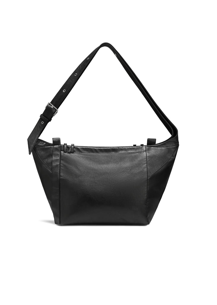 THE BULL BAG in black faux leather 